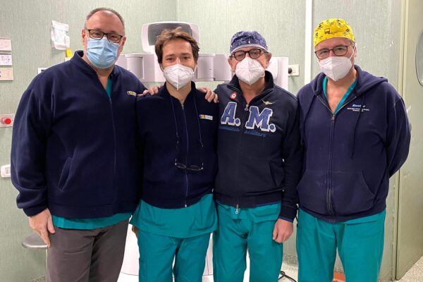 Mega operazione su 81enne al Pascale: sta bene dopo doppio intervento su colon e metastasi al fegato