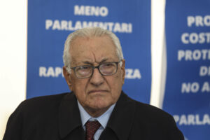 Intervista a Giuseppe Gargani: “I privati siano protagonisti del rilancio di Napoli” Intervista a Giuseppe Gargani: “I privati siano protagonisti del rilancio di Napoli”