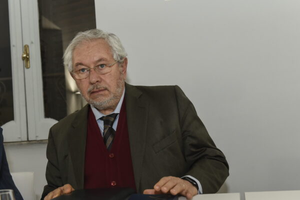 La pazza idea di Baretta: aumentare le tasse ai napoletani…