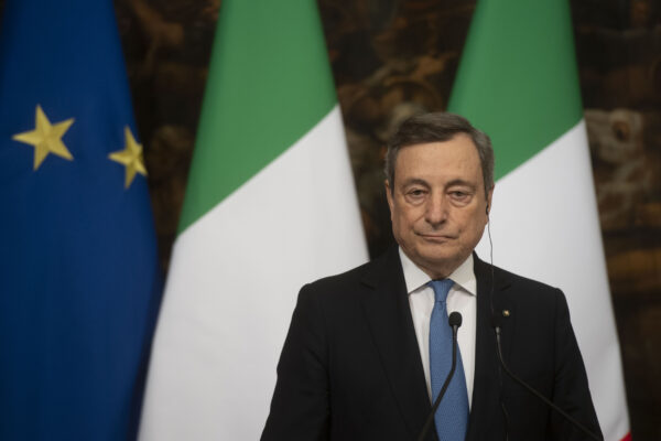 Litigi e veti incrociati ma il governo vara le nuove regole Covid: Salvini e grillini uniti contro Draghi