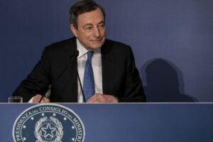 La mossa di Draghi agita il centrodestra, tra i partiti scatta il gioco del cerino