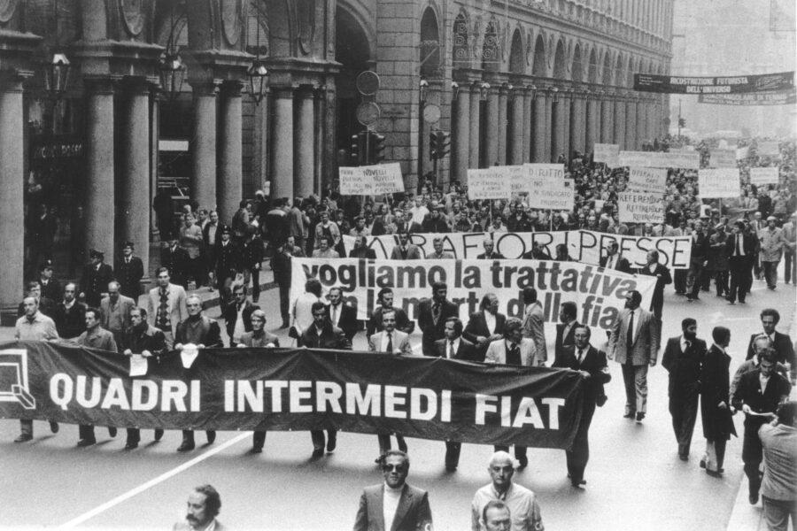 Cosa è successo nel 1980: la Milano da bere e la vita dietro ai sacchi di sabbia
