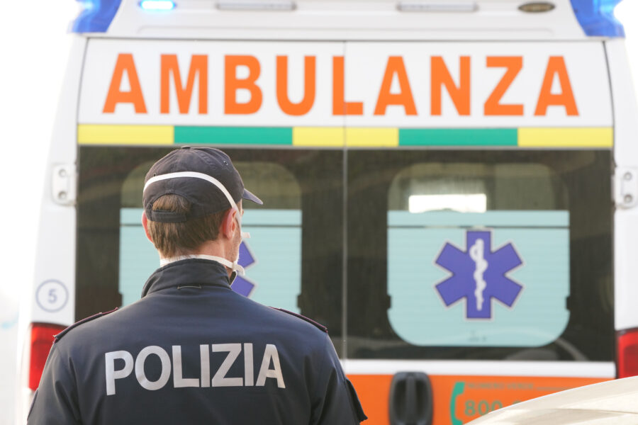 EMERGENZA CORONAVIRUS CORONA VIRUS COVID19 COVID 19
NUOVO FOCOLAIO ISOLATA LA CASA DI CURA CLINICA LATINA
POLIZIA POLIZIOTTO POLIZIOTTI
AMBULANZA