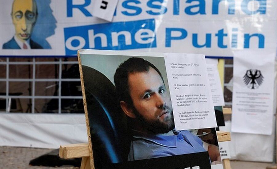 Ucciso in un parco di Berlino, tribunale tedesco condanna spia russa all’ergastolo: “Omicidio commissionato da Mosca”