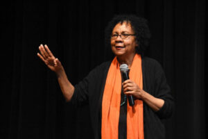 Chi era bell hooks, icona del femminismo scomparsa a 69 anni