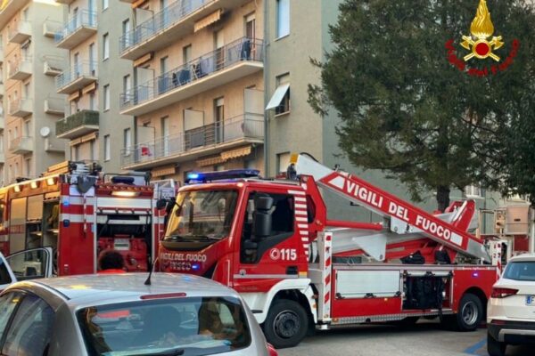 Divampano le fiamme in cucina: due morti nell’incendio in casa Divampano le fiamme in cucina: due morti nell’incendio in casa