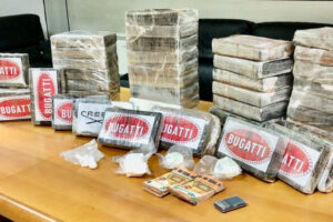 Cocaina, colpo da 2 milioni di euro al clan Contini: pusher con 50 chili di polvere bianca bloccato dalla polizia