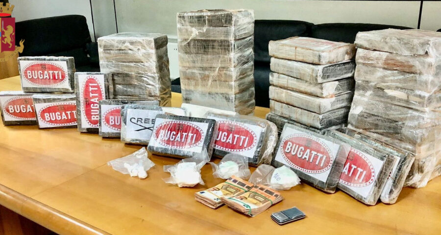Cocaina, colpo da 2 milioni di euro al clan Contini: pusher con 50 chili di polvere bianca bloccato dalla polizia