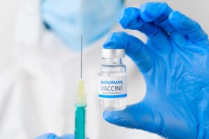 Come funziona Novavax, il vaccino anti-Covid ‘proteico’: quando arriva in Italia e quanto è efficace contro Omicron