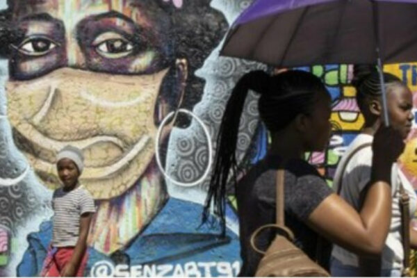 Omicron, casi meno gravi ma la variante è “estremamente contagiosa”: lo studio sudafricano