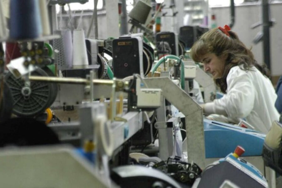 Incubo per un gruppo di operaie: rientrano dalla cassa integrazione ma l’azienda non c’è più