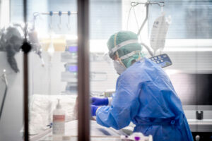 No vax si cura con l’antiparassitario per cavalli: ora è intubato in ospedale
