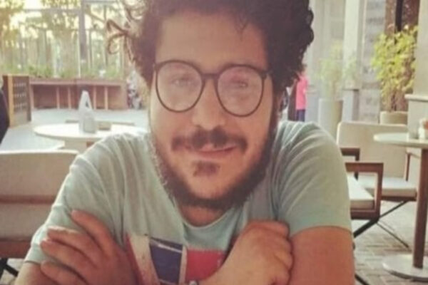 “Patrick Zaki ha origini napoletane”, lo studente detenuto da 22 mesi in Egitto all’udienza: scarcerato ma non assolto