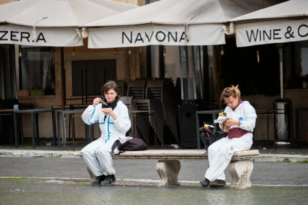 Foto Mauro Scrobogna /LaPresse
01-02-2021 Roma , Italia
Cronaca
Riapertura ristorazione
Nella foto: malgrado la possibilità di riaprire l’attività molti ristoranti rimangono chiusi e il take away diventa consuetudine

Photo Mauro Scrobogna /LaPresse
February 01, 2021  Rome, Italy
News
Restaurant reopening
In the photo: despite the possibility of reopening the business, many restaurants remain closed and take away becomes customary