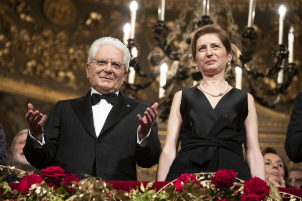 Foto Ufficio Stampa Quirinale/Francesco Ammendola/LaPresse07-12-2019 Milano – ItaliaPoliticaMilano, Sergio Mattarella alla Prima della ScalaIl Presidente della Repubblica Sergio Mattarella e la Sig.ra Laura in occasione della Tosca,prima della stagione d’opera e balletto 2019-2020 del Teatro alla Scala di Milano.
(foto di Francesco Ammendola – Ufficio per la Stampa e la Comunicazione della Presidenza della Repubblica)DISTRIBUTION FREE OF CHARGE – NOT FOR SALE