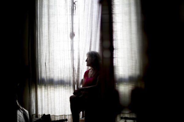 Green pass sospeso solo con la positività al molecolare, il tampone rapido antigenico lascia attivo il certificato