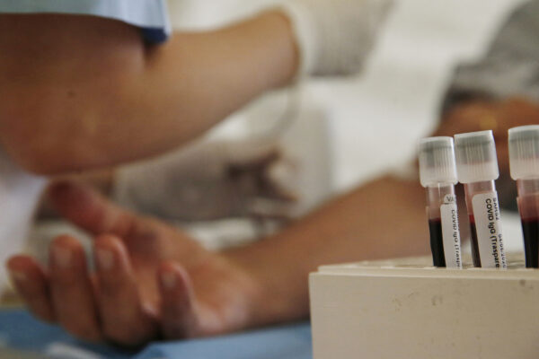 Foto Cecilia Fabiano/ LaPresse 
04 Giugno 2020 Civitavecchia   (Italia)
Cronaca 
Fase 2 : test sierologici a campione Istat della Croce Rossa 
Nella Foto : prelievi  nella tenda della Croce Rossa davanti all’Ospedale San Paolo 
Photo Cecilia Fabiano/LaPresse
June 04, 2020 Civitavecchia , Rome  (Italy) 
News
Fase 2 : sample serological test organized by the  National Statistics institute and Red Cross 
In the Pic: blood samples in the Red Cross tent in front of San Paolo hospital