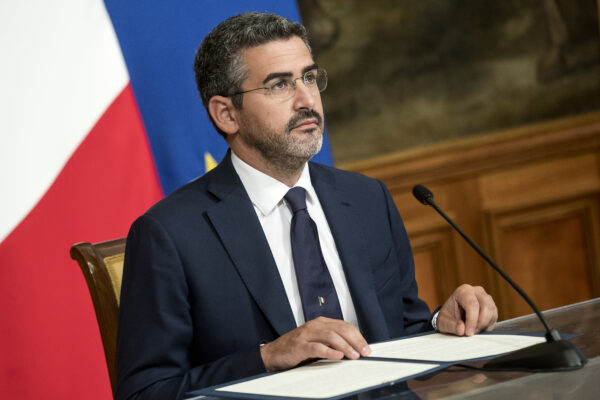 Perché Fraccaro rischia l’espulsione dal M5S: cosa ha promesso a Salvini l’ex ministro grillino