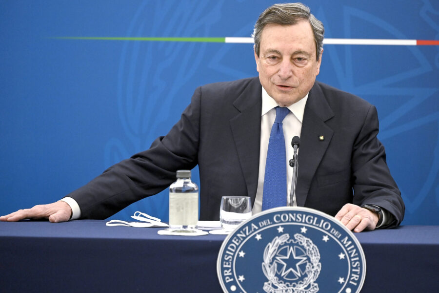 I partiti fanno prove di ammuina per fermare l’era Draghi