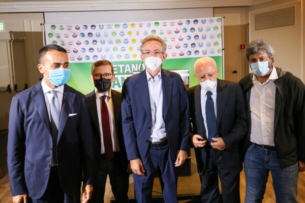 Tasse in aumento, il Patto per Napoli è stato un fallimento perché è arrivato a Roma con un’etichetta di partito