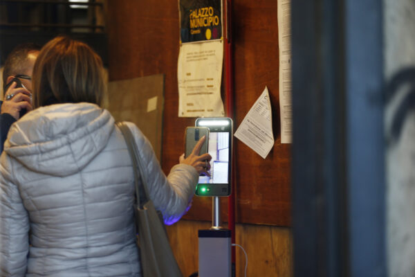 Il Covid sta piegando l’Italia, è il tempo di misure urgenti anche se impopolari