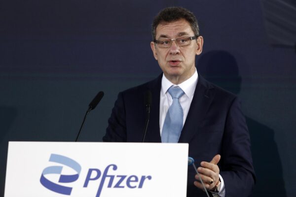 Vaccino anti Omicron di Pfizer “pronto a marzo”: l’Ema valuta la pillola antivirale Paxlovid