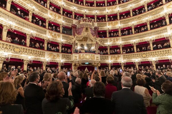 Teatro San Carlo, la Regione taglia i fondi e Manfredi chiama i privati: “Aiutateci”