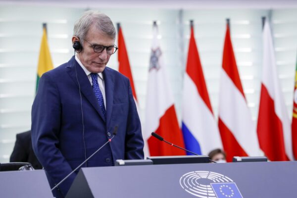 Morte David Sassoli: “Ogni tanto una buonissima notizia”, denunciato per il post 40enne No Vax