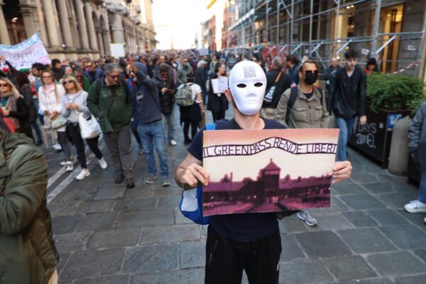 “No Vax tutti contagiati entro cinque mesi”, lo studio che suona l’allarme per i non immunizzati