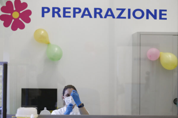 Foto Cecilia Fabiano/ LaPresse 
15 Dicembre 2021 Roma (Italia)
Cronaca
Roma, centro vaccinazione pediatrica: anteprima della vaccinazione anti Covid 19 per i minori di 12 anni
Nella Foto: il centro vaccinale asl Roma 1 Nuovo Regina Margherita

Photo Cecilia Fabiano/ LaPresse
December 15, 2021 Rome (Italy) 
News
Rome, pediatric vaccination center: preview of Covid 19 vaccination for children under 12 years of age
In The Pic: asl Roma 1 New Regina Margherita pediatric vaccine center