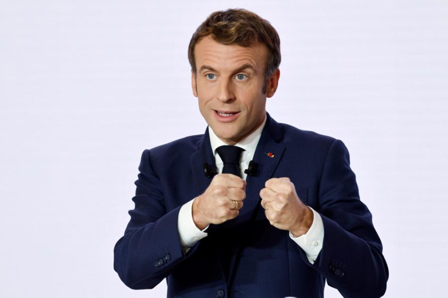 “Voglio rompere le p***e ai No Vax”, Macron dichiara guerra e spinge per il Green Pass