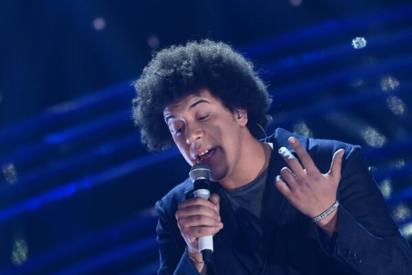 Chi è Yuman, il cantante in gara a Sanremo con la canzone “Ora e qui”