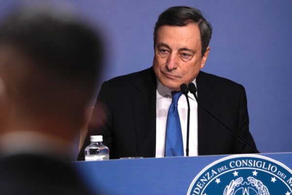 Decreto anti-Omicron in Gazzetta Ufficiale: Draghi spiega in conferenza stampa le decisioni del governo