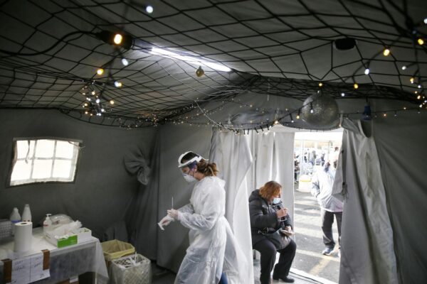 Coronavirus, quasi 102mila nuovi contagi e 227 morti: oltre 2 milioni gli italiani attualmente positivi