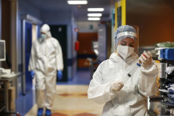 Zona Gialla e Arancione, le Regioni che rischiano il passaggio: in bilico Campania e Valle d’Aosta