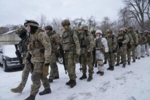 Crisi Ucraina, gli USA evacuano le famiglie dei diplomatici: “Situazione imprevedibile, potrebbe deteriorarsi” Crisi Ucraina, gli USA evacuano le famiglie dei diplomatici: “Situazione imprevedibile, potrebbe deteriorarsi”