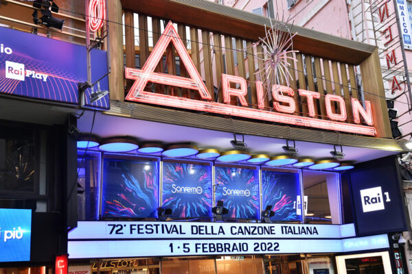 Terza serata Sanremo 2024, l’ordine e l’orario di esibizione dei 15 big in gara, e a che ora finisce il Festival