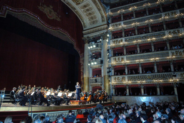 San Carlo, ira di De Luca sul direttore generale: e il governatore chiede aiuto a Muti