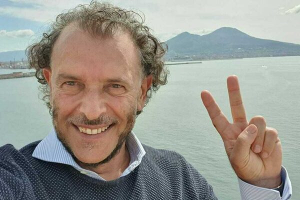 Parentopoli in Comune, il sindaco assume la cugina: “Da casa del popolo a casa di famiglia”