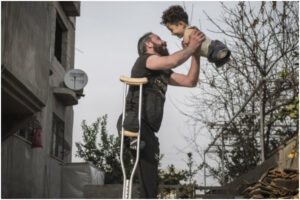 Dalla Siria all’Italia: la nuova vita di Munzir e Mustafa, padre e bimbo della foto simbolo