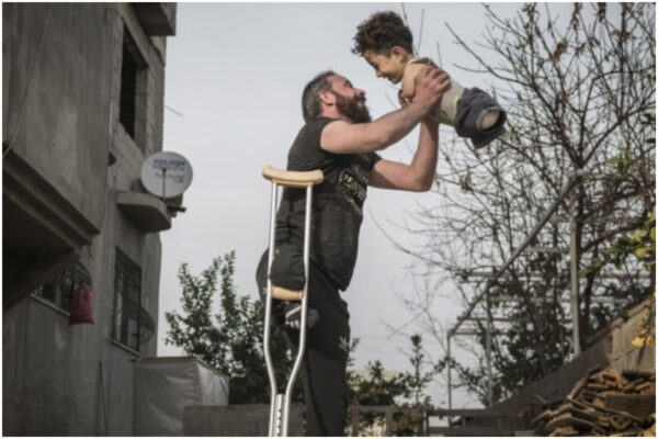 Dalla Siria all’Italia: la nuova vita di Munzir e Mustafa, padre e bimbo della foto simbolo