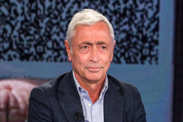 L’immunologo Francesco Le Foche: “Omicron ‘ponte’ tra fase pandemica e endemica, dovremo conviverci”