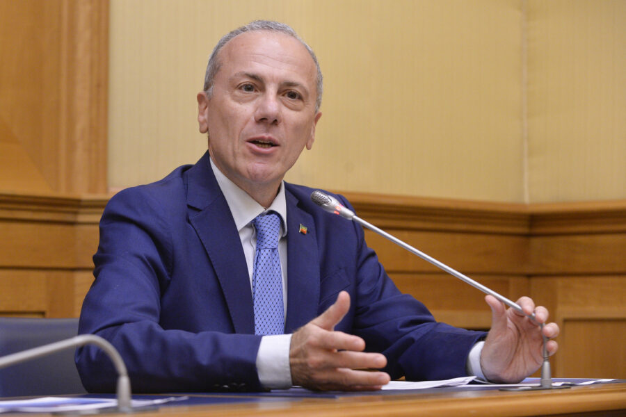 Intervista a Elio Vito: “Diciamo addio al polo a trazione sovranista”