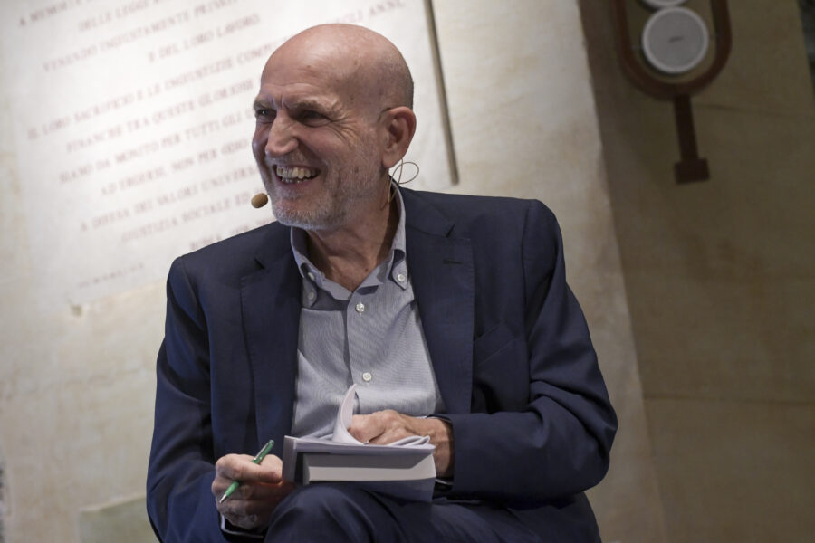 Sotto il vulcano, il postalmarket della cultura di Marino Sinibaldi