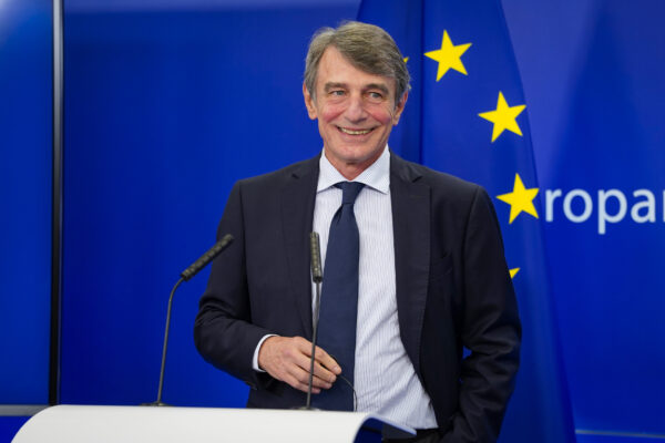 David Sassoli, il giornalista poi l’impegno in politica: lascia Alessandra Vittorini e i figli Livia e Giulio