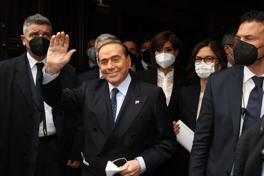 Perché Berlusconi si è ritirato dalla corsa al Quirinale, l’ultima vittoria del Partito dei Pm