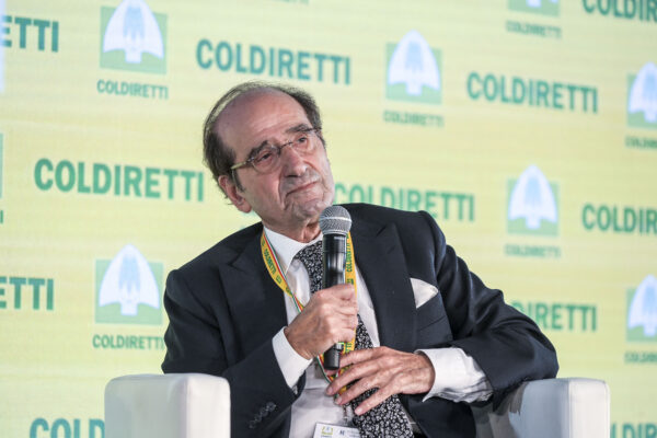 Intervista a Jean Paul Fitoussi: “Macron alla guida dell’Ue? Solito copione e tanta retorica” Intervista a Jean Paul Fitoussi: “Macron alla guida dell’Ue? Solito copione e tanta retorica”