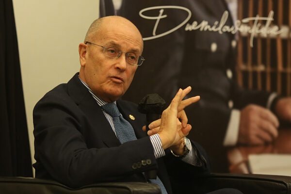 Dino Petralia tra i detenuti, il capo del Dap dà una lezione ai Pm