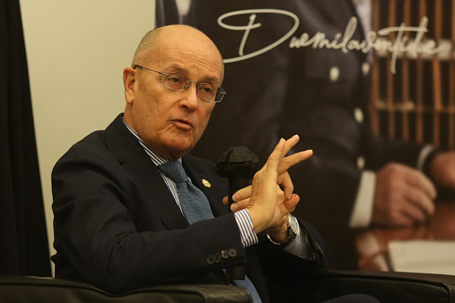 Dino Petralia tra i detenuti, il capo del Dap dà una lezione ai Pm