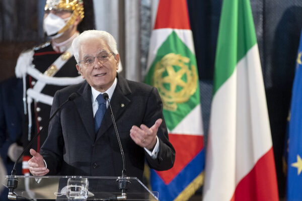 Boom Covid e rischio pantano, si avvicina il Mattarella bis